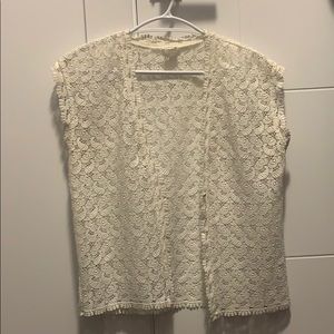 Lace sleeveless vest